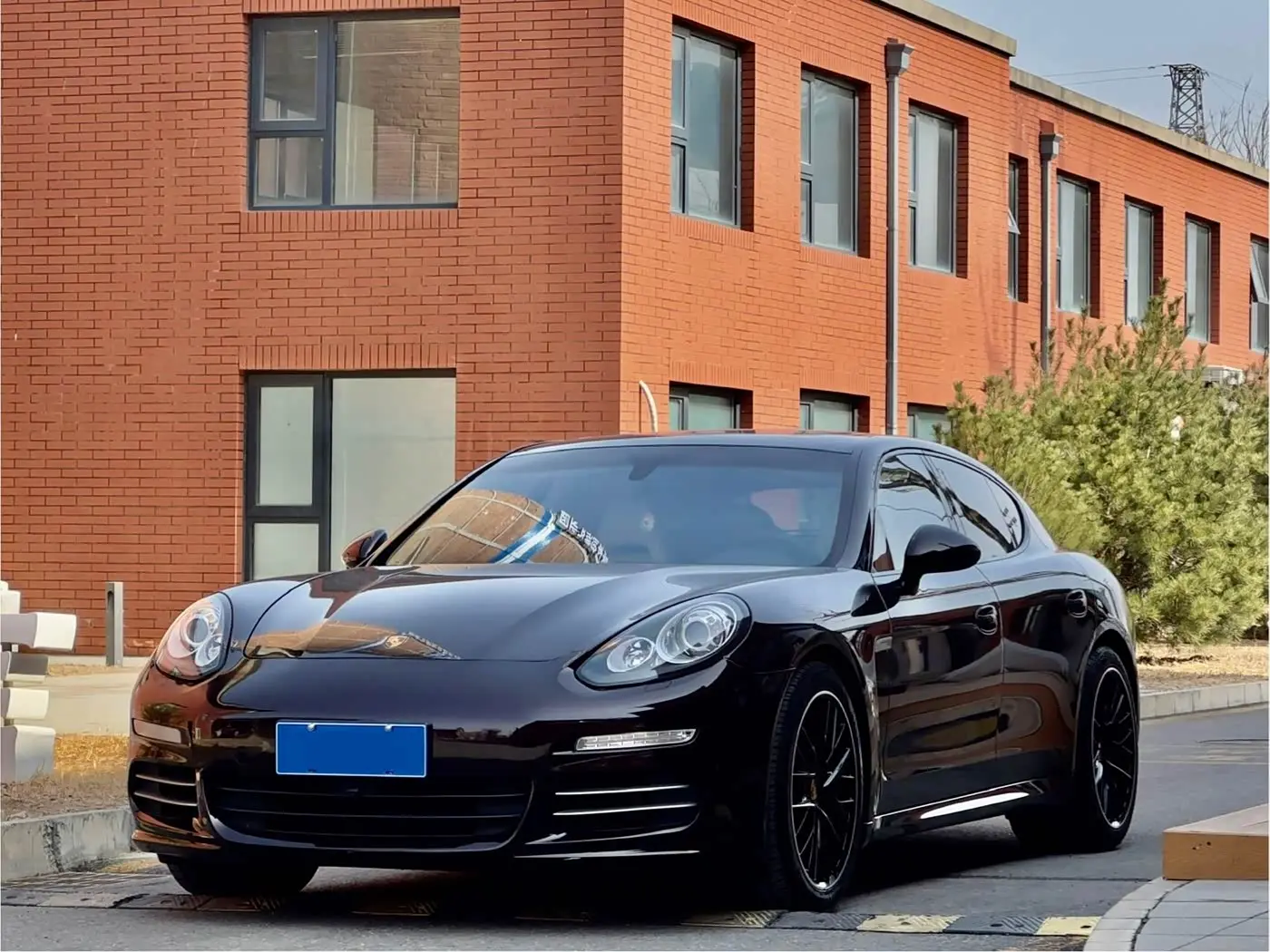 Porsche Panamera 2016 — Фото 1/15