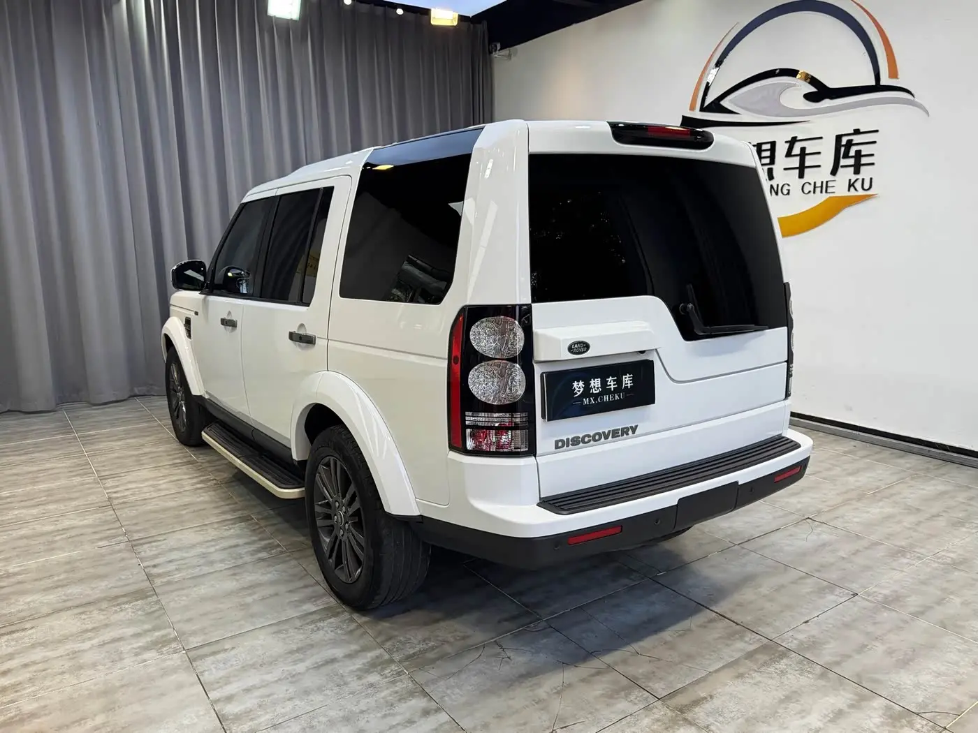 Land Rover Discovery 2016 — Photo 5/18