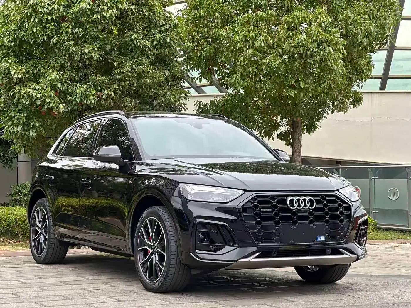 Audi Q5L 2024 — Фото 3/20