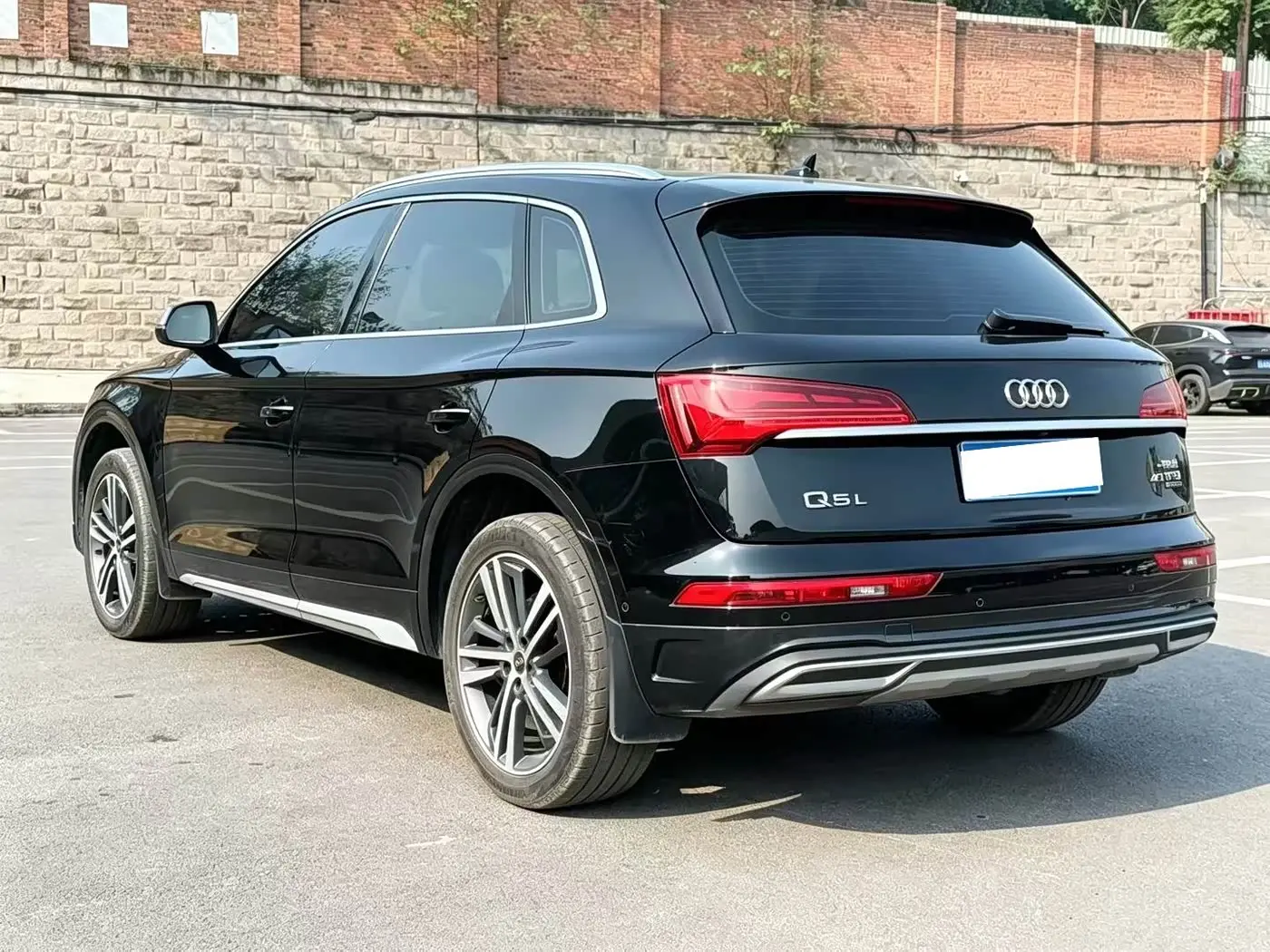Audi Q5L 2023 — Фото 7/9