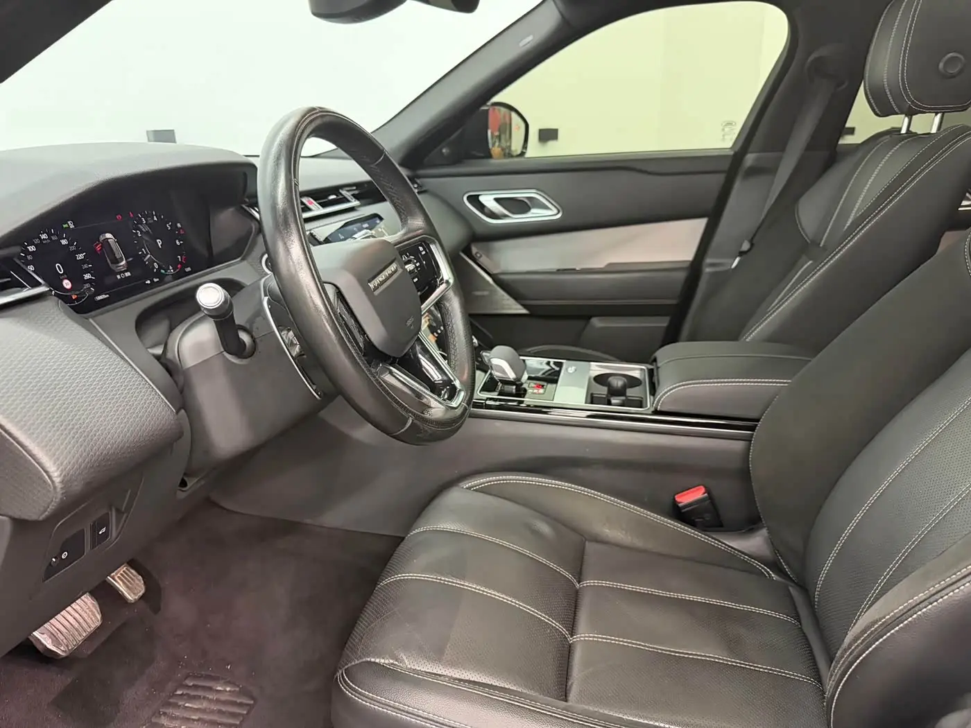 Land Rover Range Rover Velar 2021 — Photo 4/13