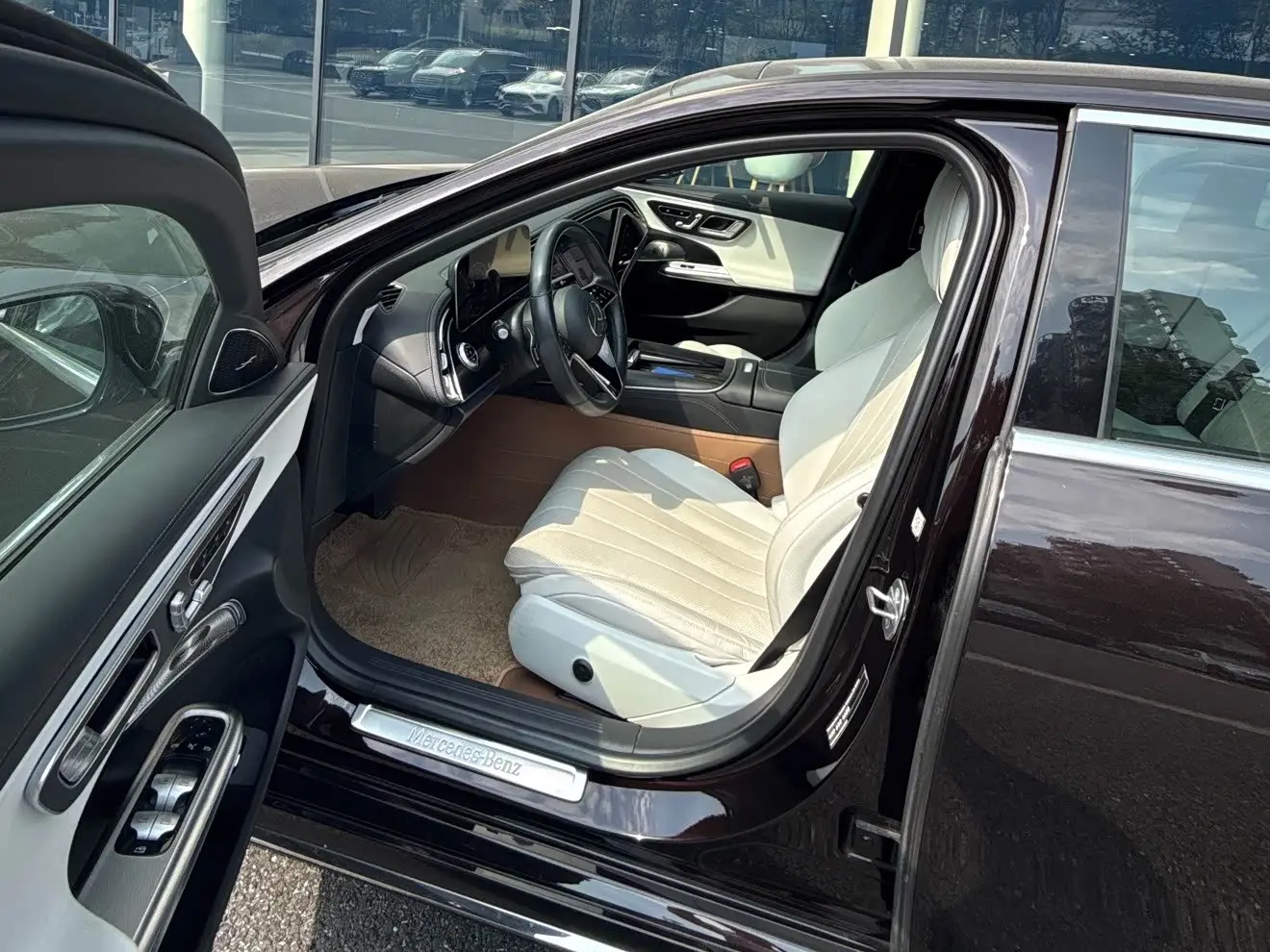 Mercedes-Benz E-Class 2023 — Фото 8/13