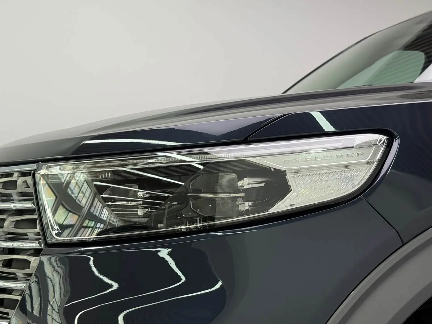 Ford Explorer 2021 — Фото 4/20