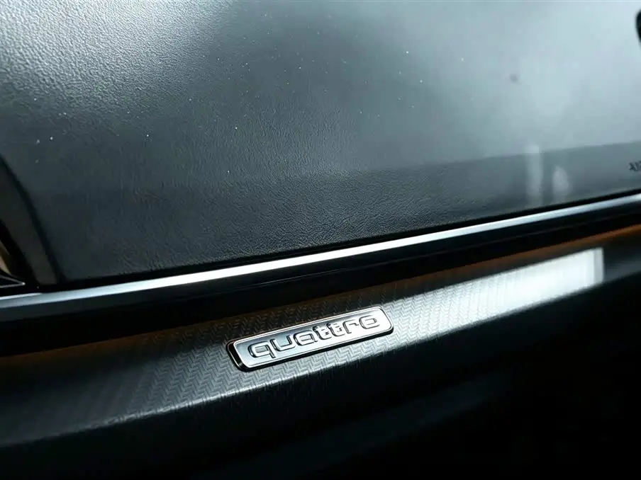 Audi Q5L 2024 — ფოტო 17/20