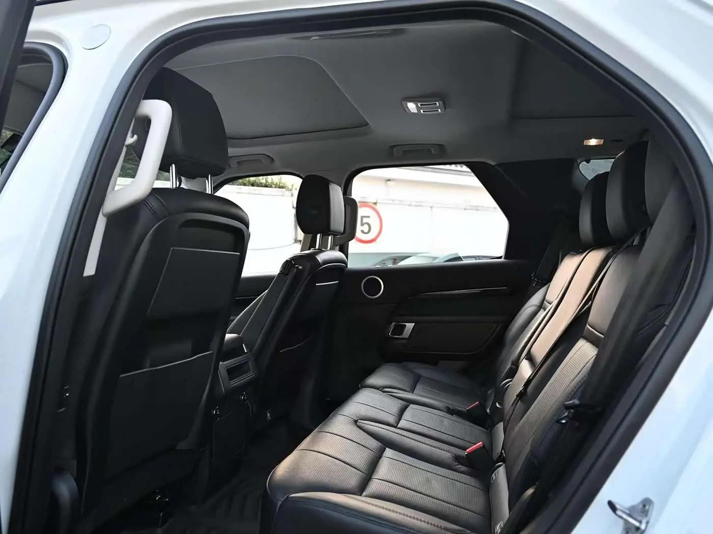Land Rover Discovery 2018 — Фото 9/11