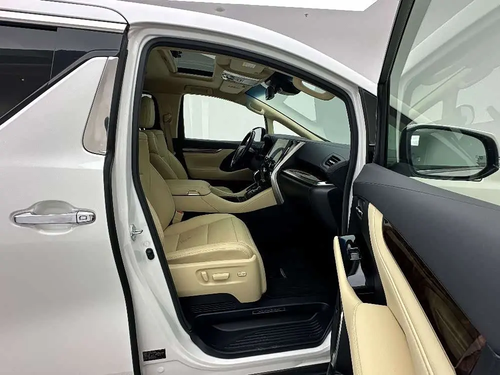 Toyota Alphard 2021 — Photo 14/20