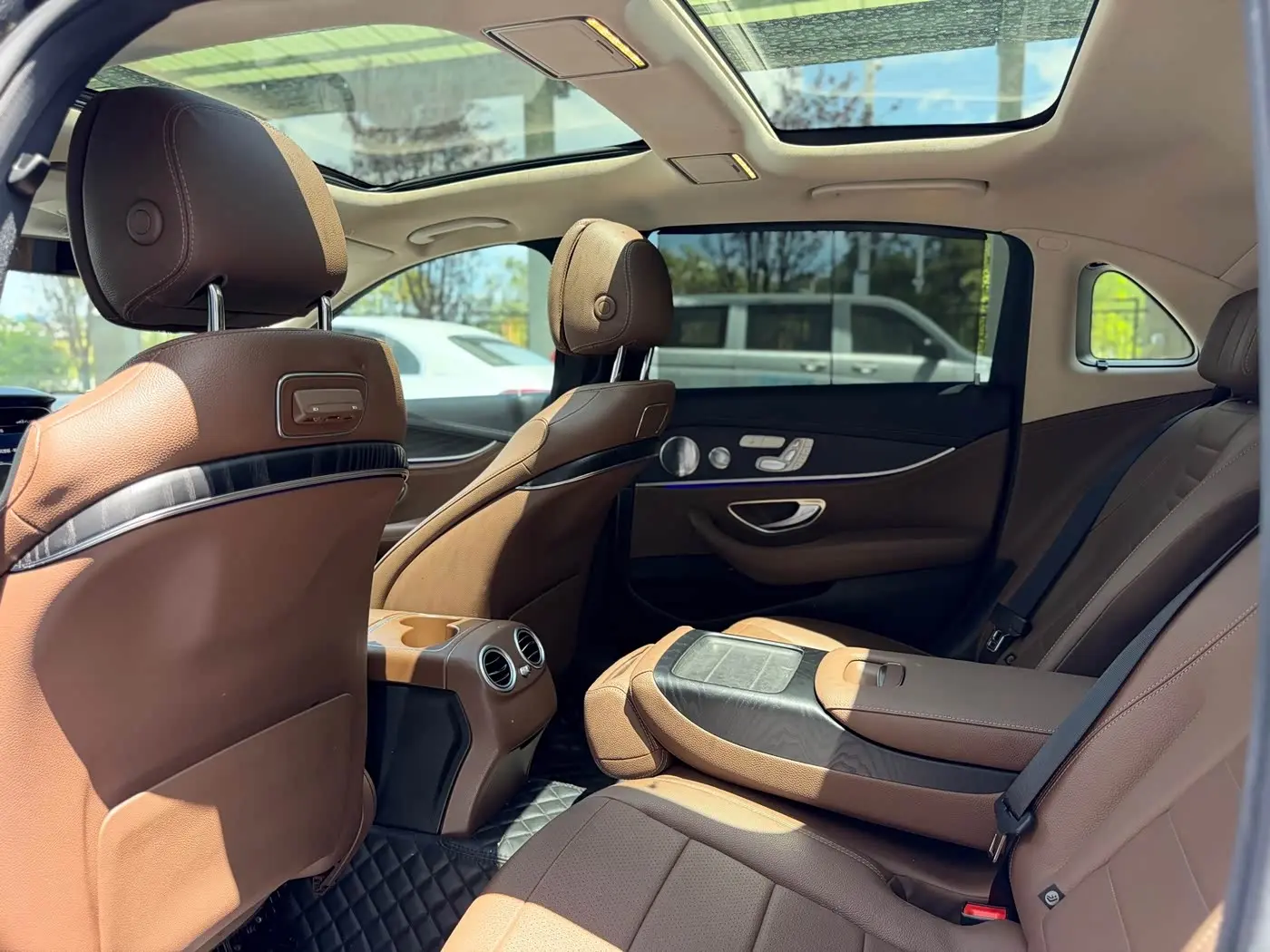 Mercedes-Benz E-Class 2020 — Photo 6/9