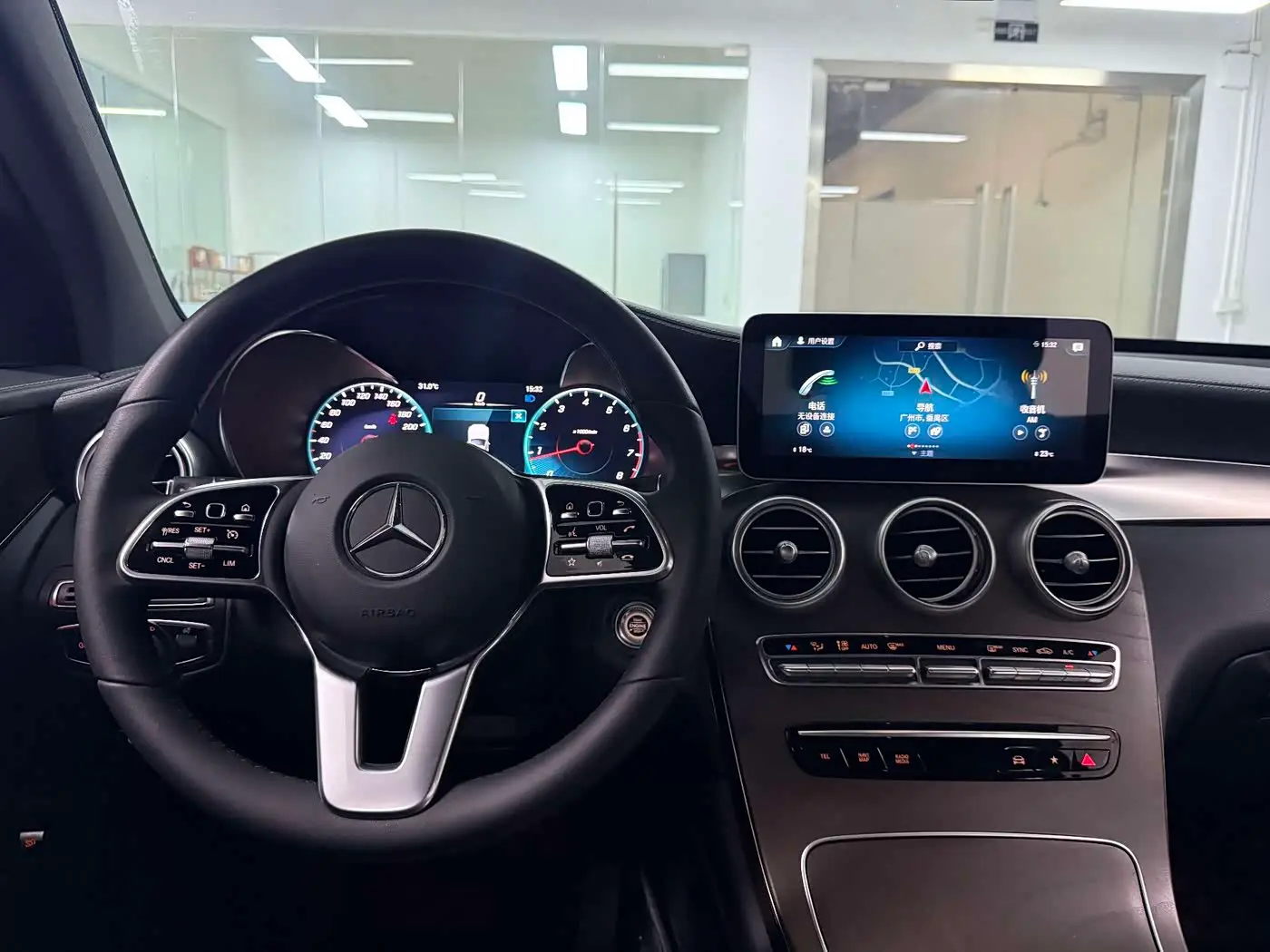 Mercedes-Benz GLC 2020 — Фото 17/20