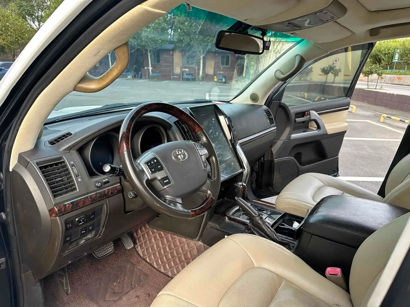 Toyota Land Cruiser 2010 — Photo 8/11