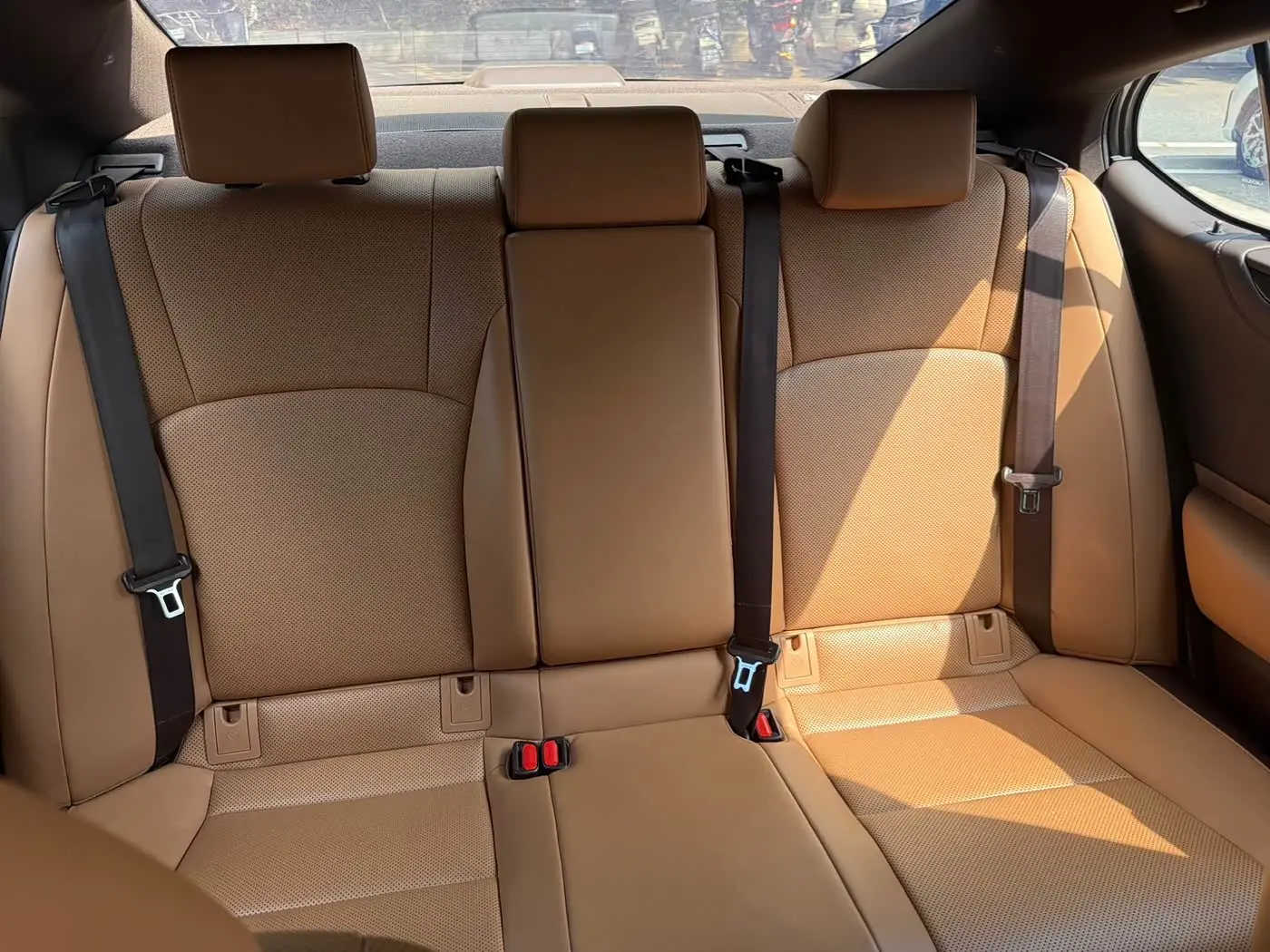 Lexus ES 2020 — Фото 11/17