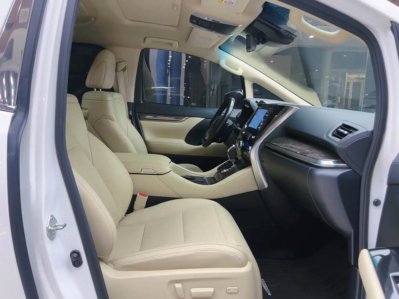 Toyota Vellfire 2022 — ფოტო 6/20