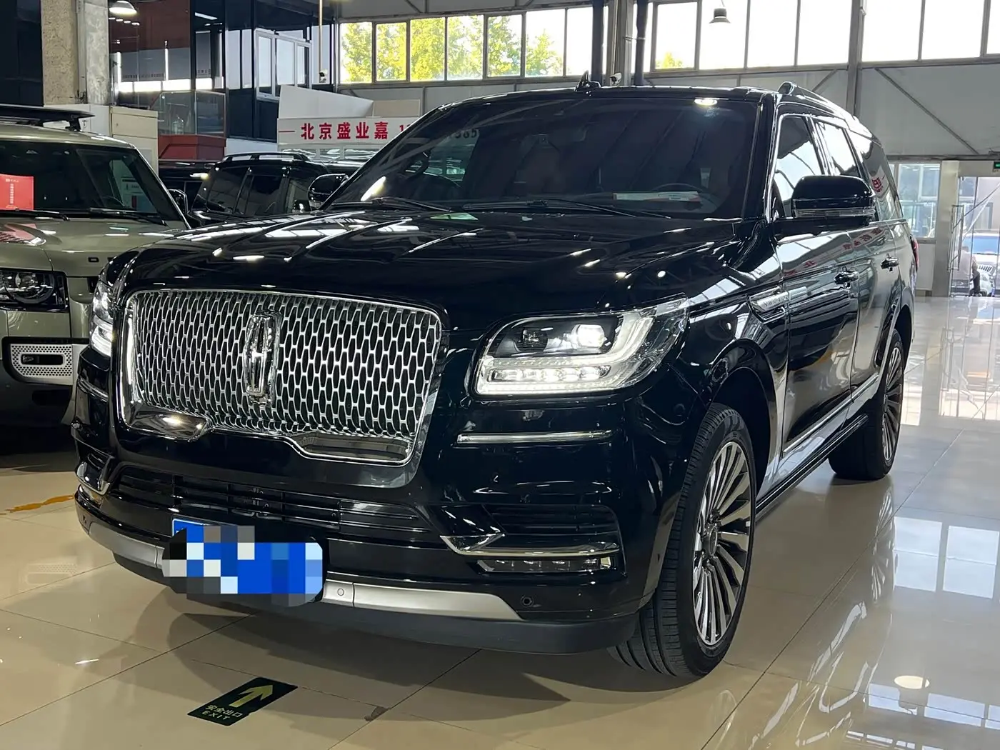 Lincoln Navigator 2021 — Photo 1/18