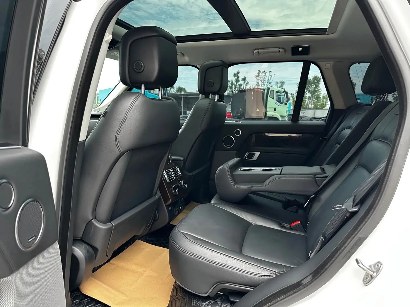 Land Rover Range Rover 2022 — Photo 6/12