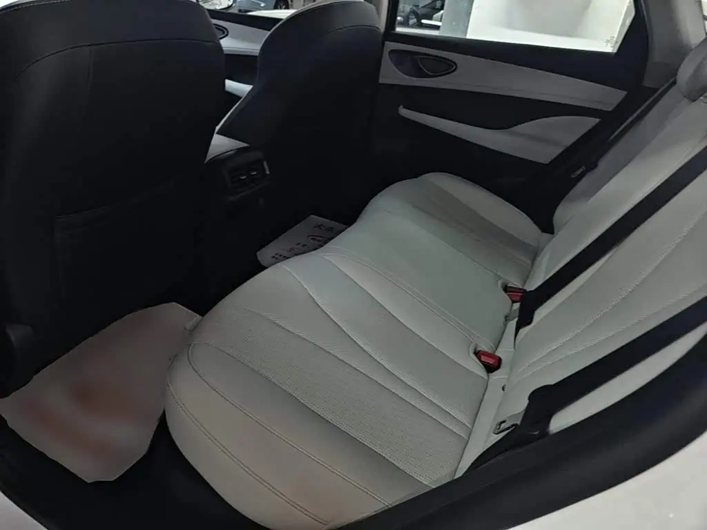 BYD Hai Bao 05 DM-i 2025 — Photo 17/20