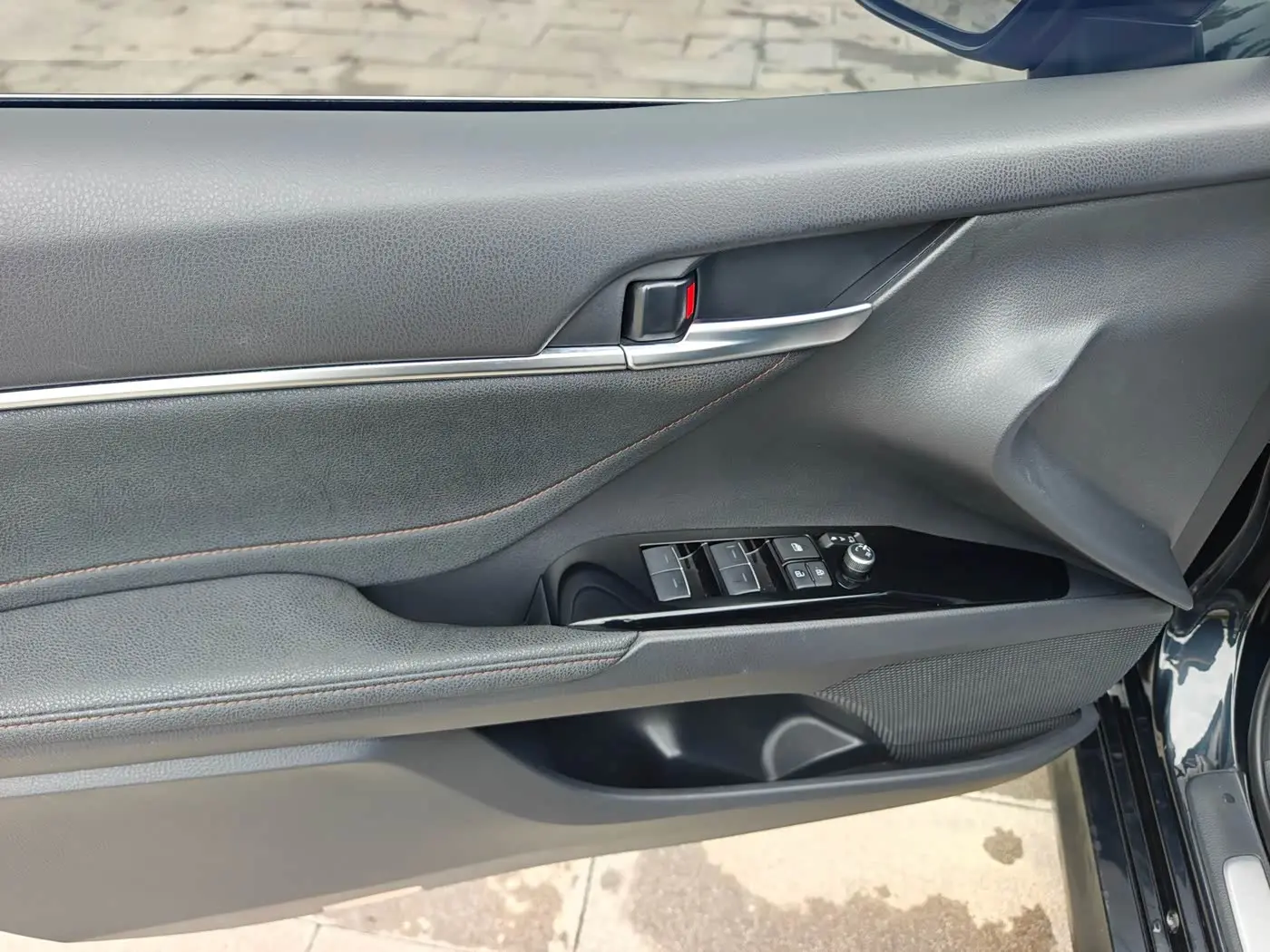 Toyota Camry 2021 — ფოტო 10/20