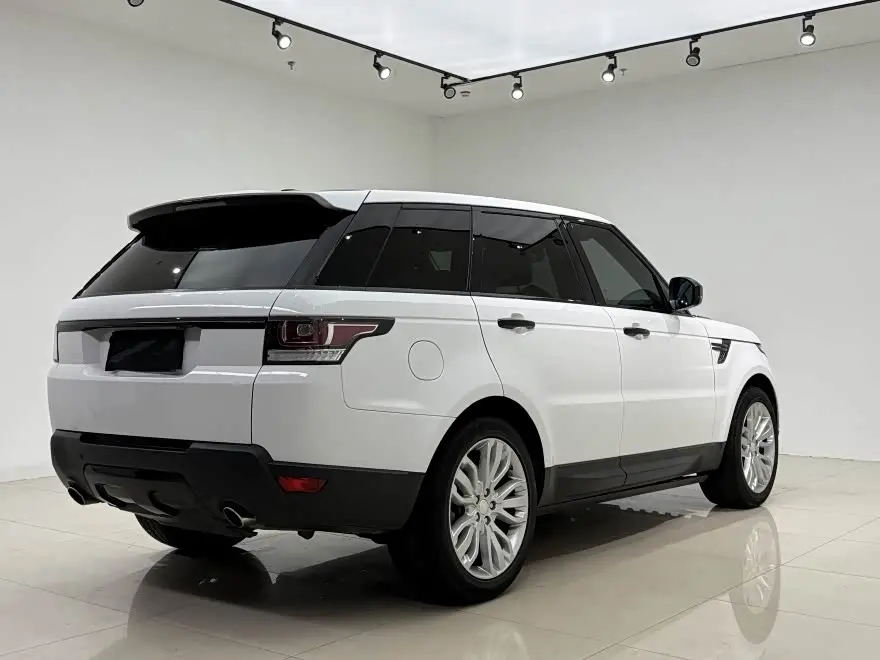 Land Rover Range Rover Sport 2015 — Photo 4/17