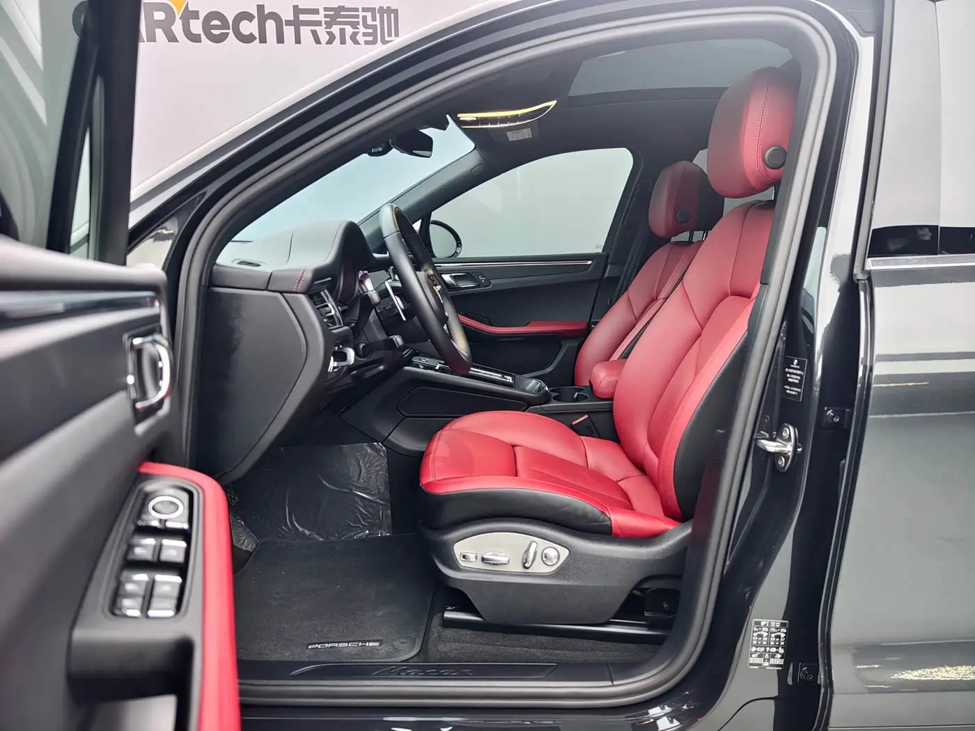 Porsche Macan 2022 — Photo 7/18