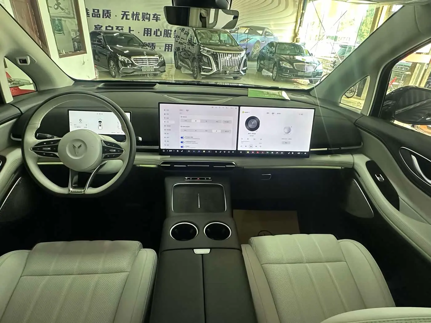 Voyah Auto Voyah Dreamer 2025 — Photo 13/15