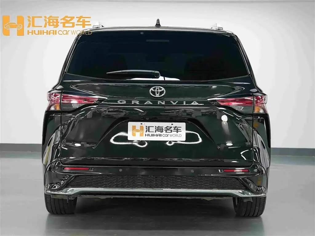 Toyota Granvia 2024 — Photo 5/15