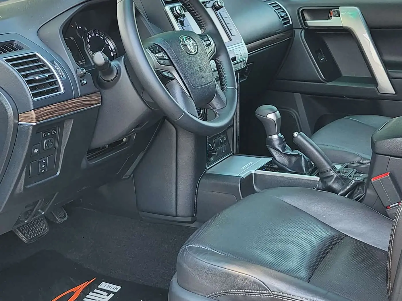 Toyota Prado 2018 — Photo 5/17
