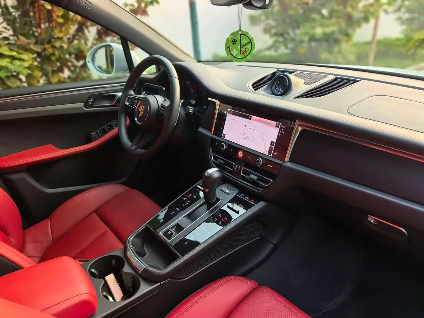 Porsche Macan 2024 — Photo 7/14