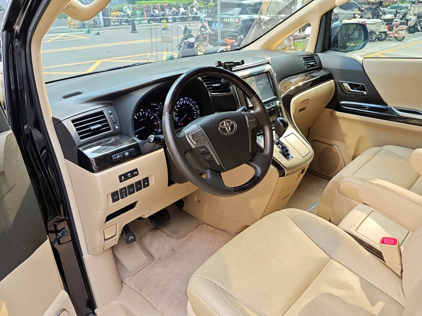 Toyota Alphard 2014 — Photo 11/20