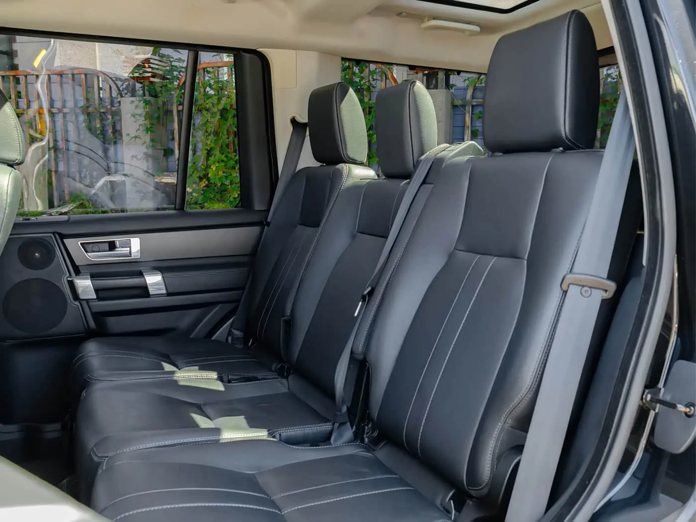 Land Rover Discovery 2016 — Photo 13/20