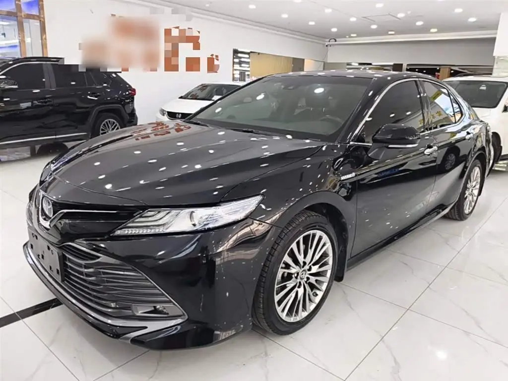 Toyota Camry 2021 — Photo 1/20