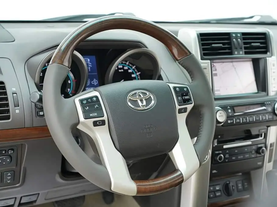 Toyota Prado 2011 — Photo 8/20