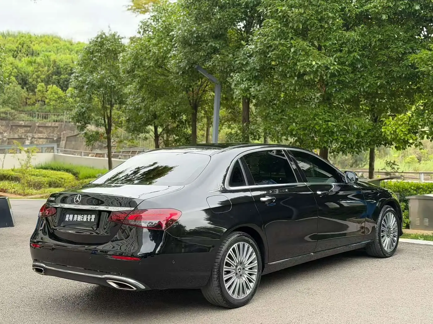 Mercedes-Benz E-Class 2023 — Photo 7/9
