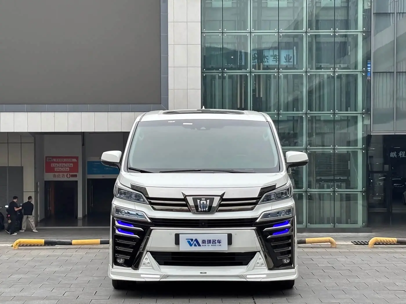 Toyota Vellfire 2021 — Photo 2/16