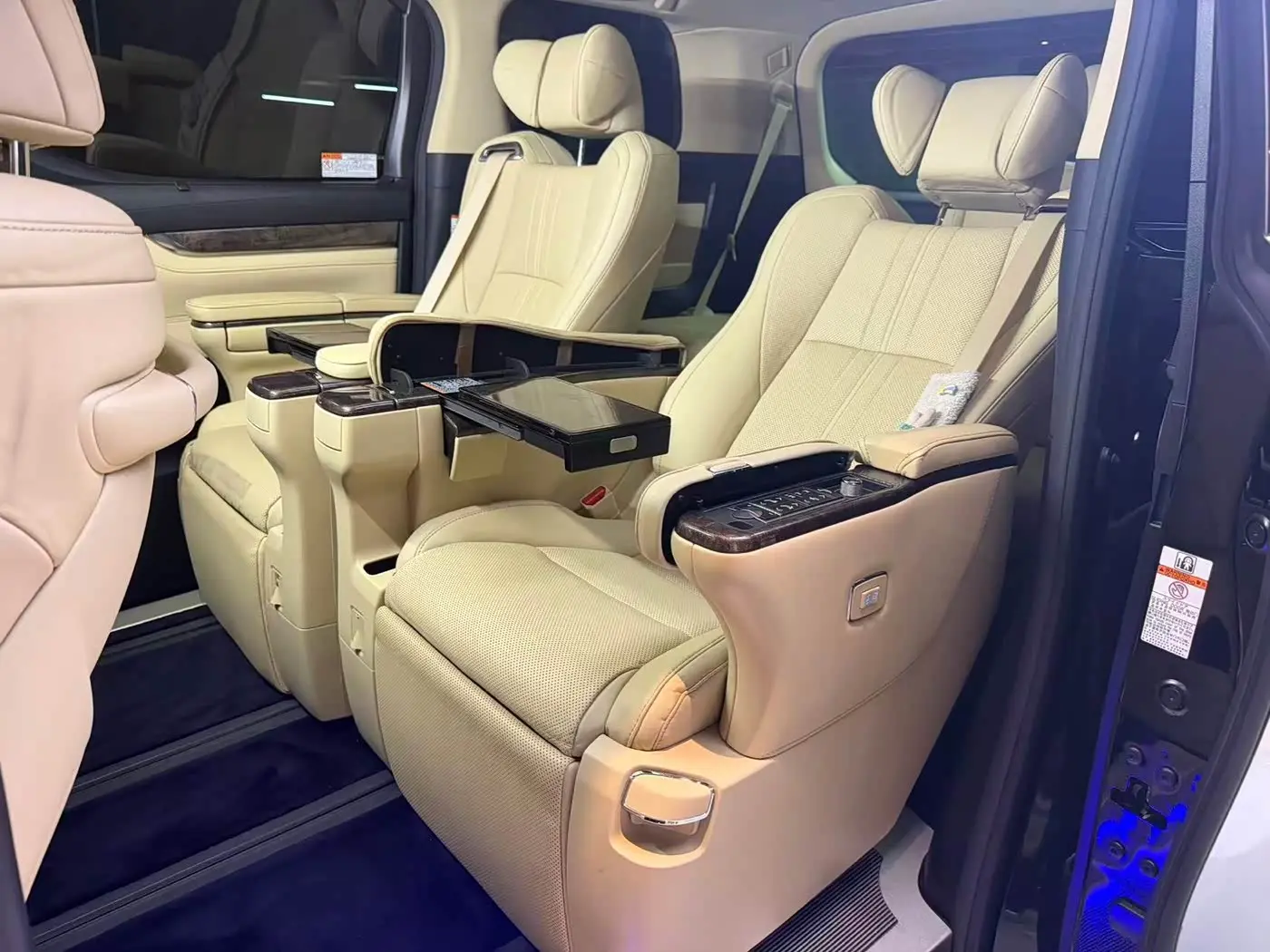 Toyota Vellfire 2021 — Şəkil 13/19