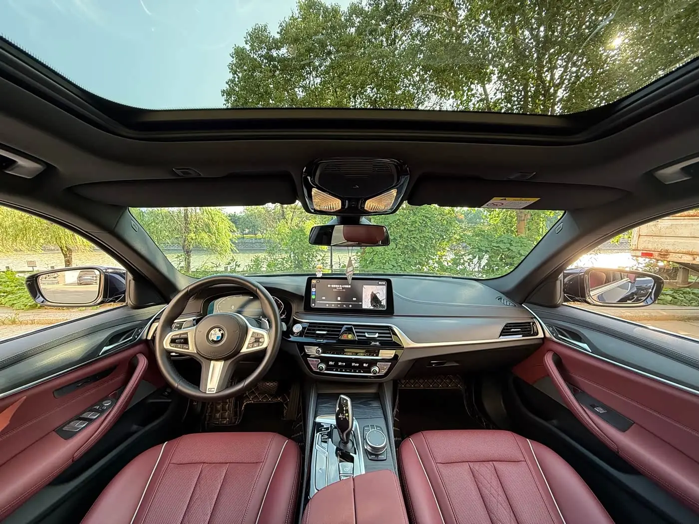 BMW 5 Series 2022 — Photo 13/14