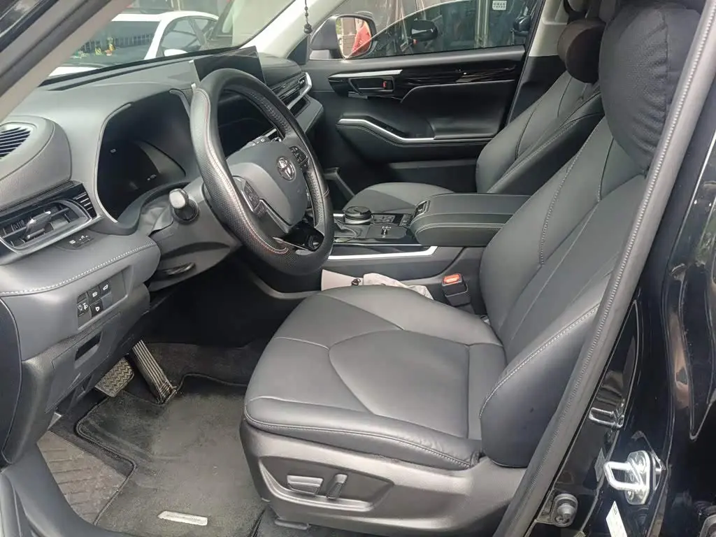 Toyota Highlander 2025 — Photo 16/20