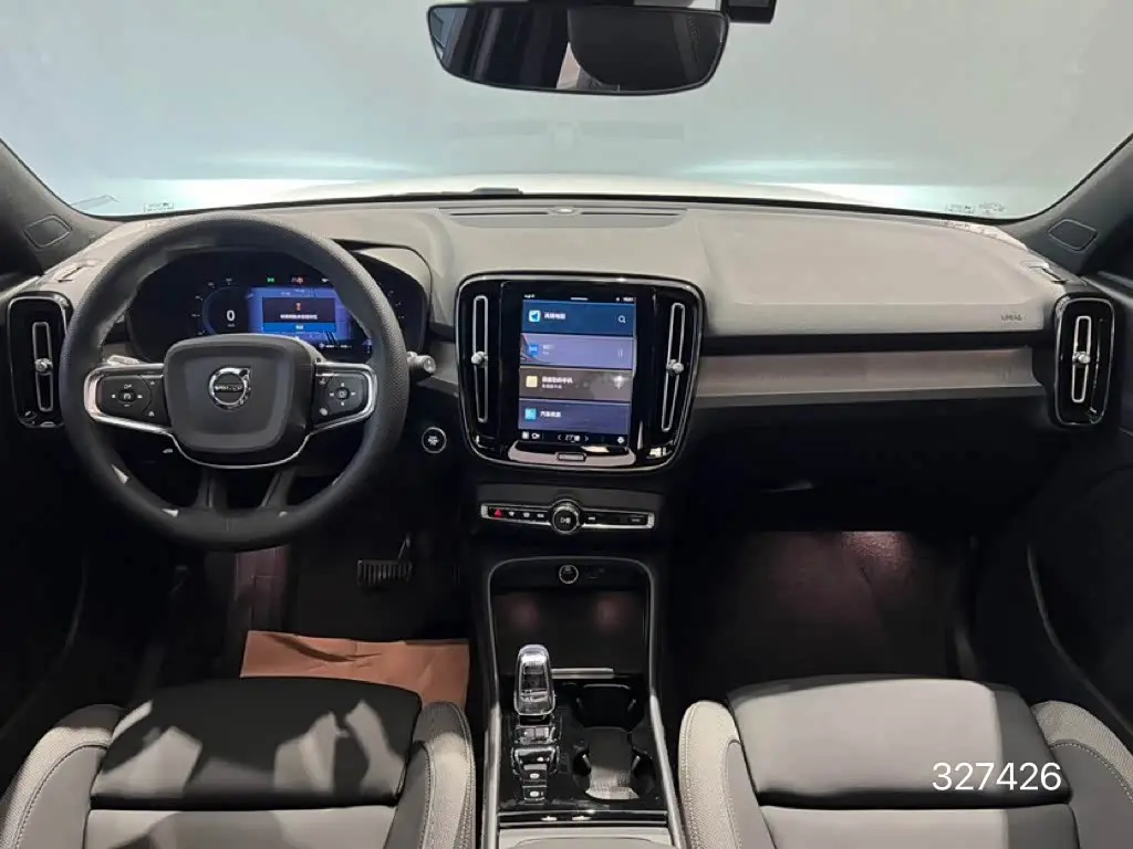 Volvo XC40 2023 — Фото 4/8