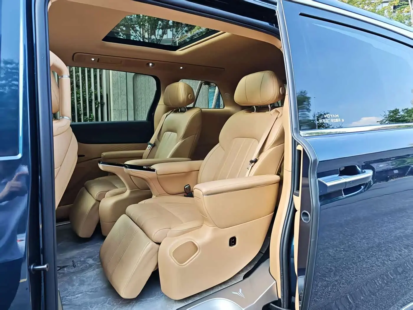 Voyah Auto Voyah Dreamer 2025 — Photo 6/20