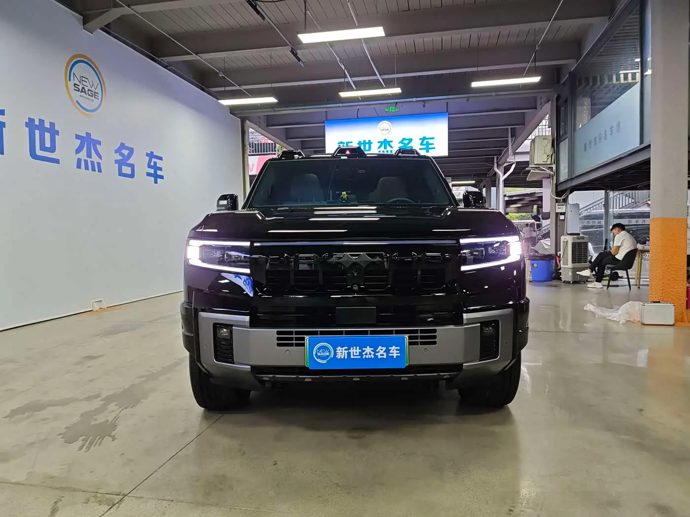 Fang Cheng Bao Leopard 8 2025 — Photo 2/18