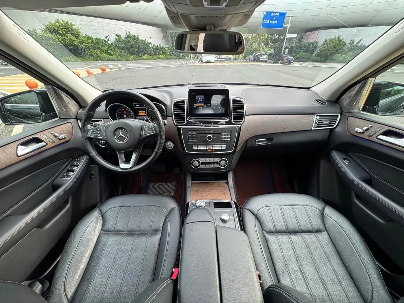 Mercedes-Benz GLE 2016 — Photo 6/9