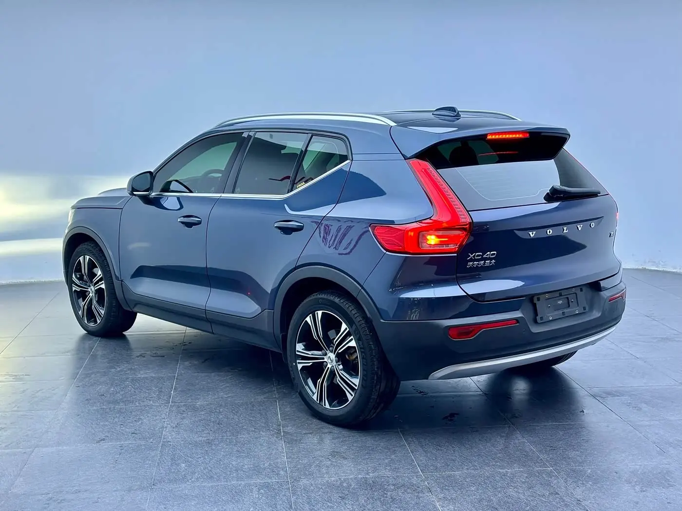 Volvo XC40 2021 — Фото 16/18