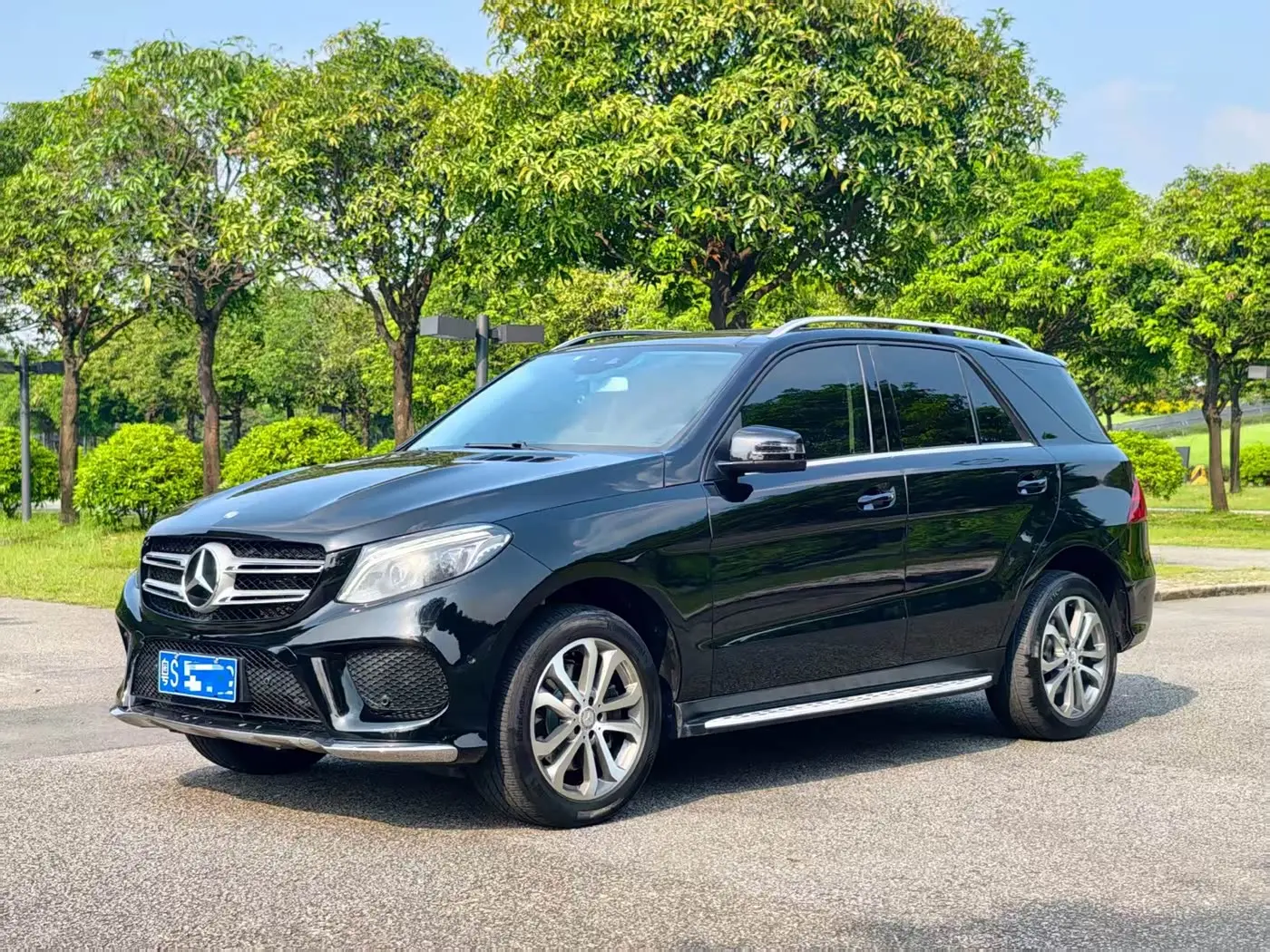 Mercedes-Benz GLE 2016 — Photo 1/10