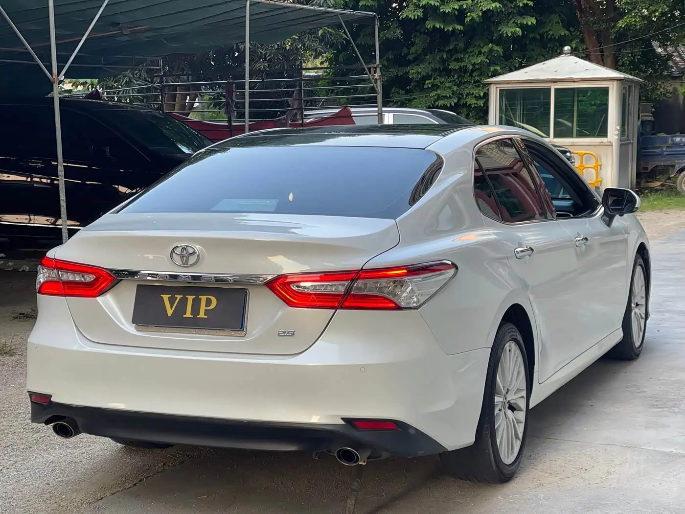 Toyota Camry 2021 — Photo 7/16