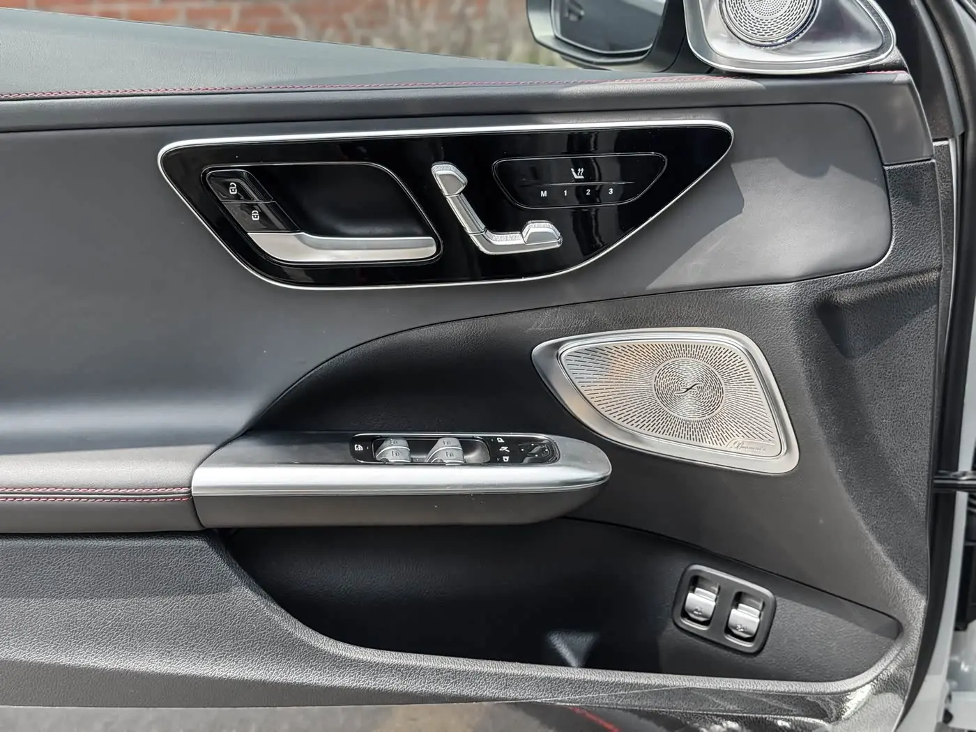 Mercedes-Benz C-Class AMG New Energy 2025 — Фото 11/15
