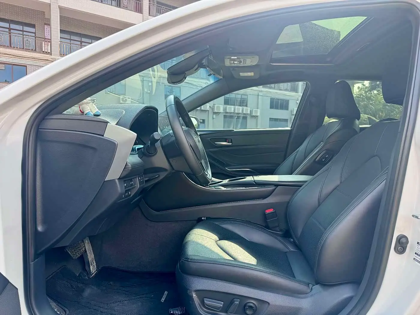 Toyota Avalon 2023 — Photo 5/13