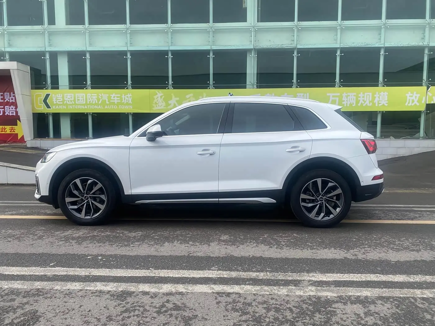 Audi Q5L 2022 — Фото 13/17