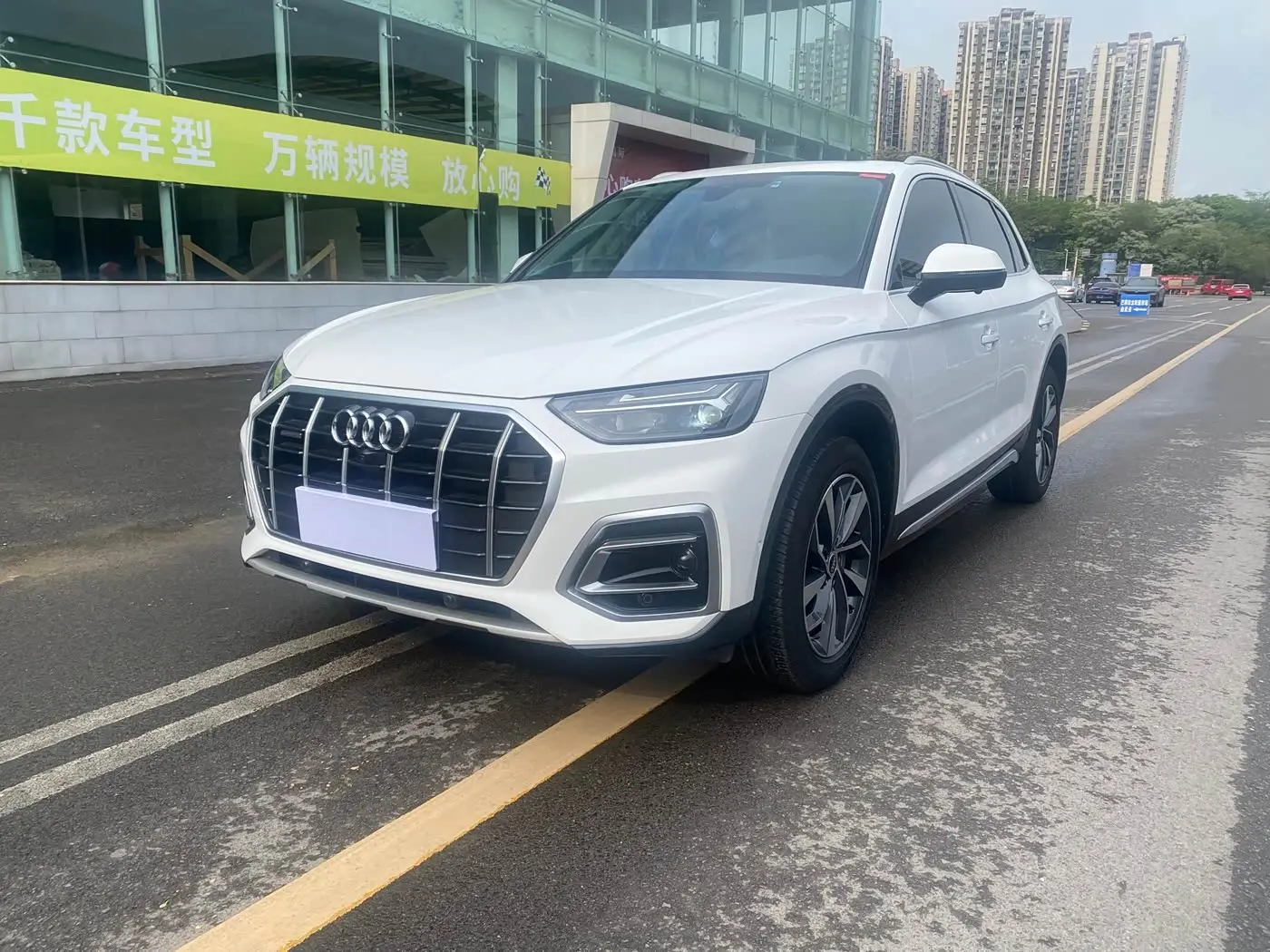 Audi Q5L 2022 — Фото 1/17