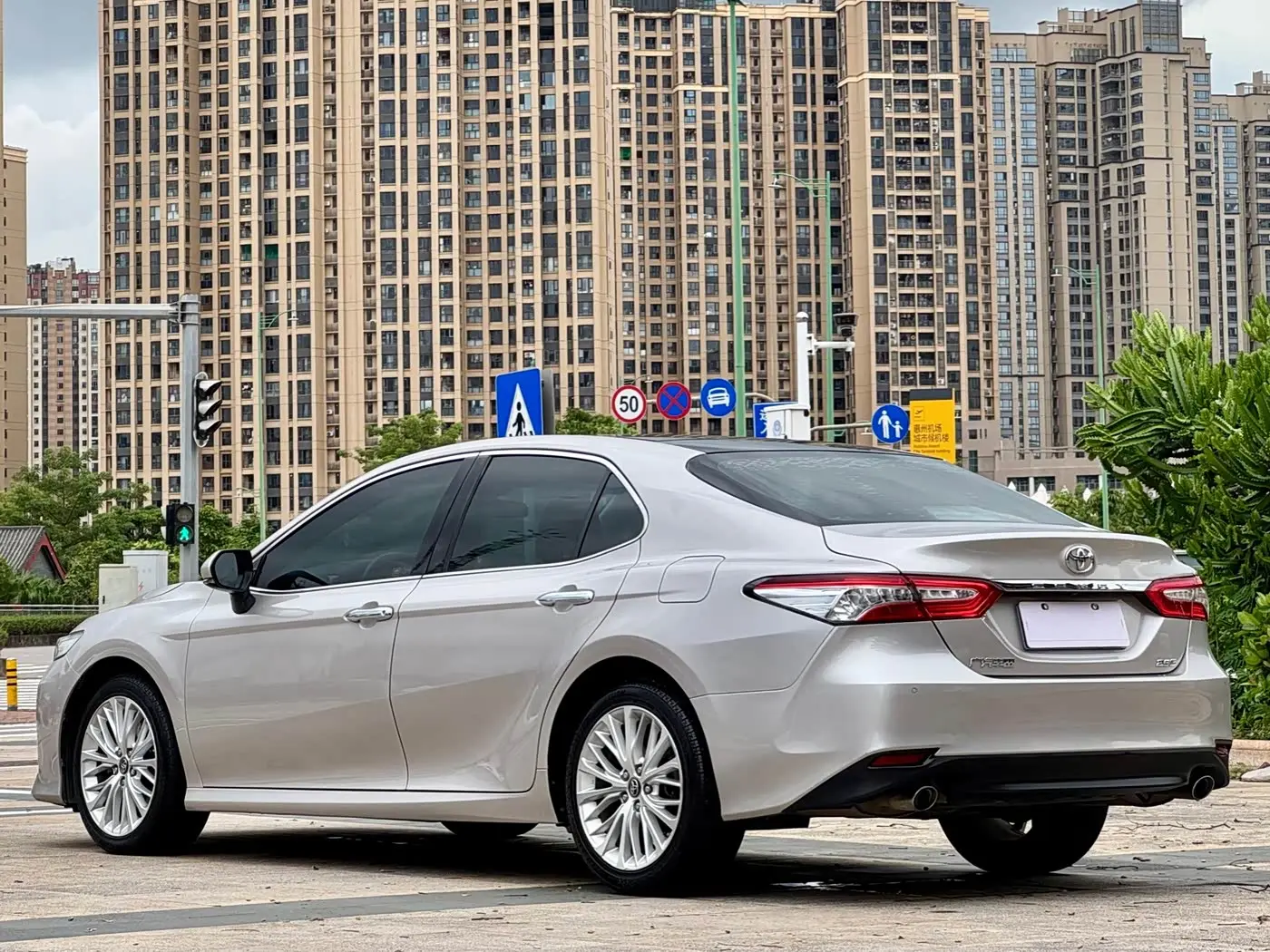 Toyota Camry 2019 — Photo 10/14