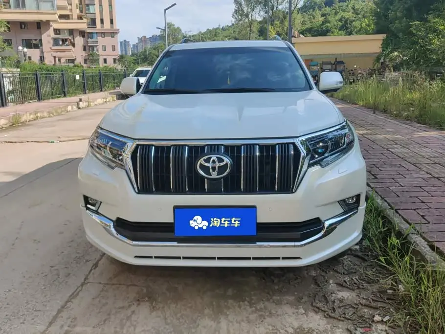 Toyota Prado 2019 — Photo 2/16