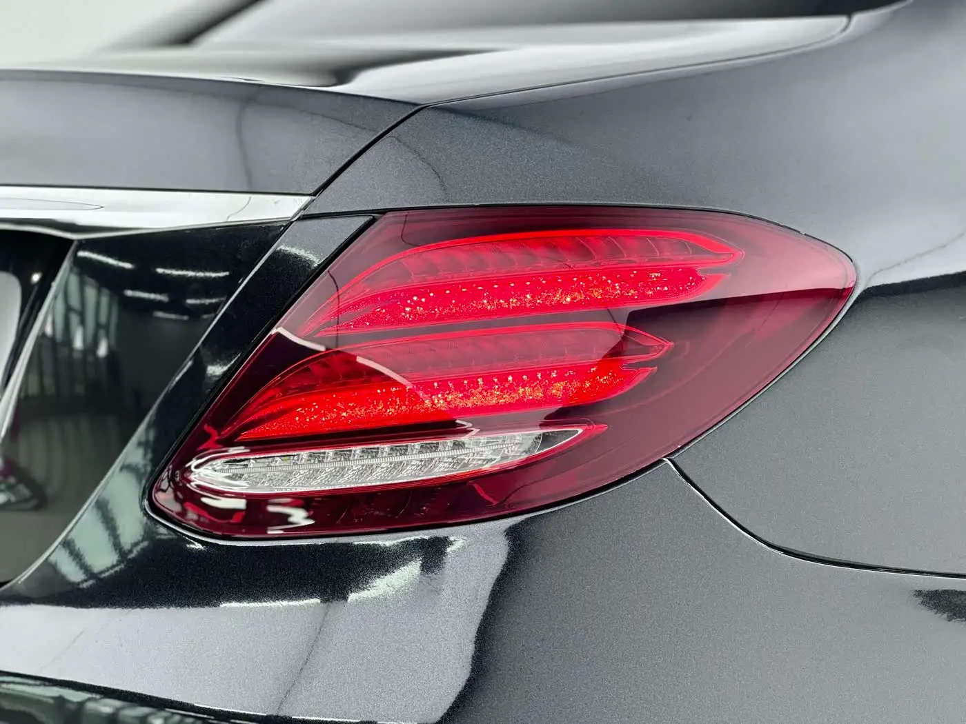 Mercedes-Benz E-Class 2018 — Фото 16/17