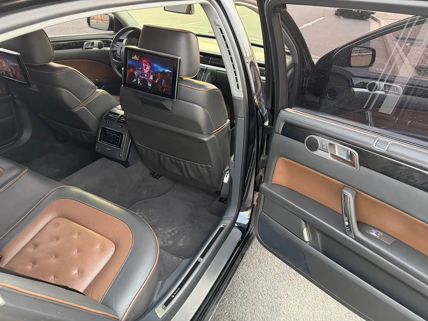 Volkswagen Phaeton 2016 — Photo 8/18