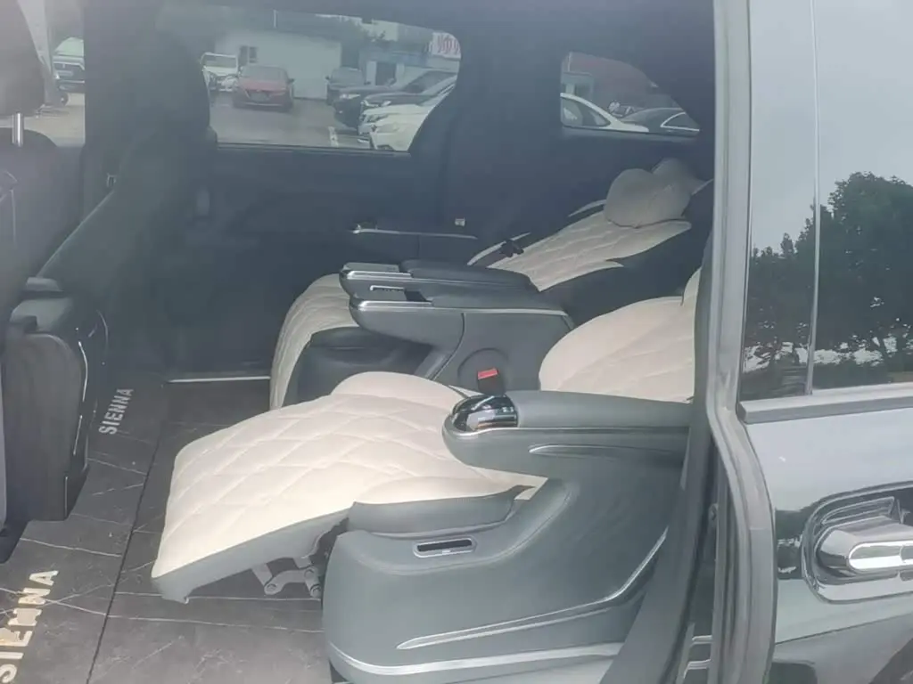 Toyota Sienna 2024 — Photo 17/20